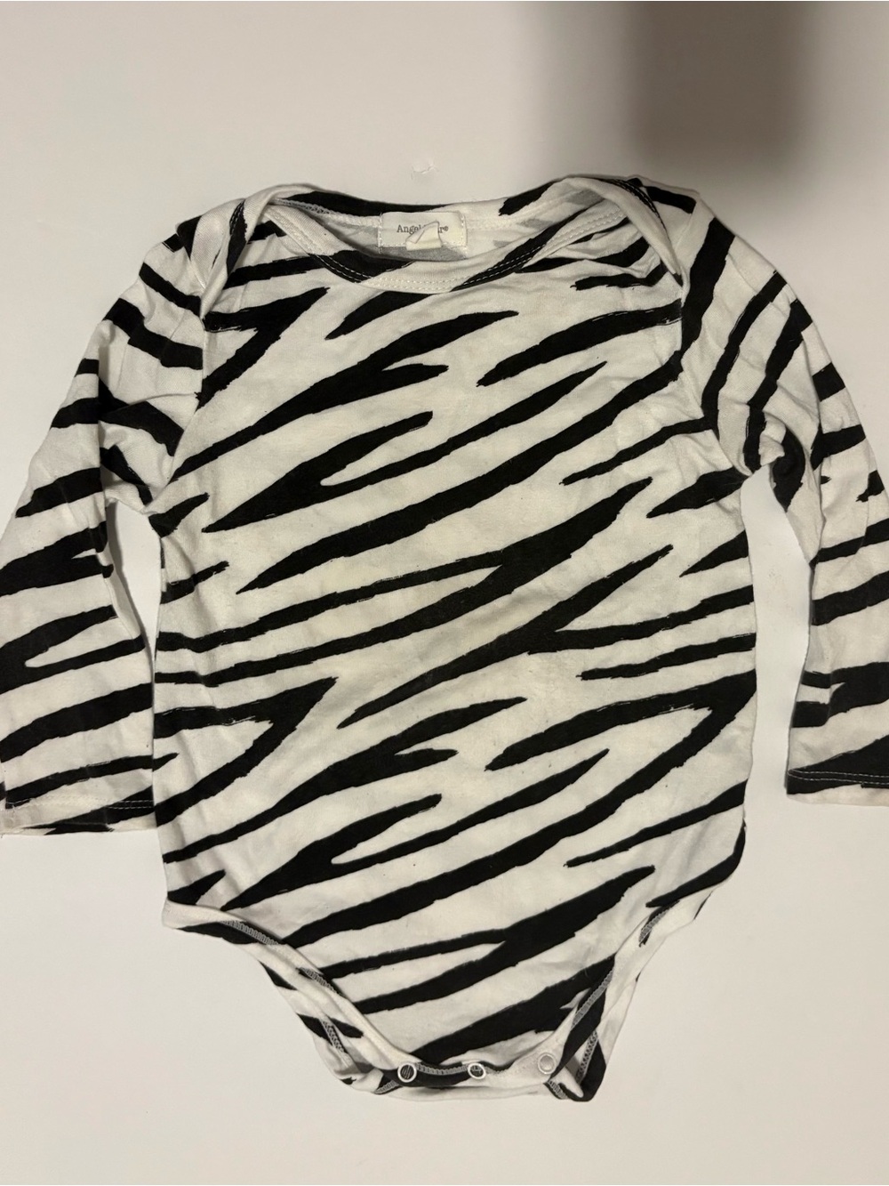 Angel Dear Black & White Zebra Print Long Sleeve Bodysuit Onesie 6-12Monthz